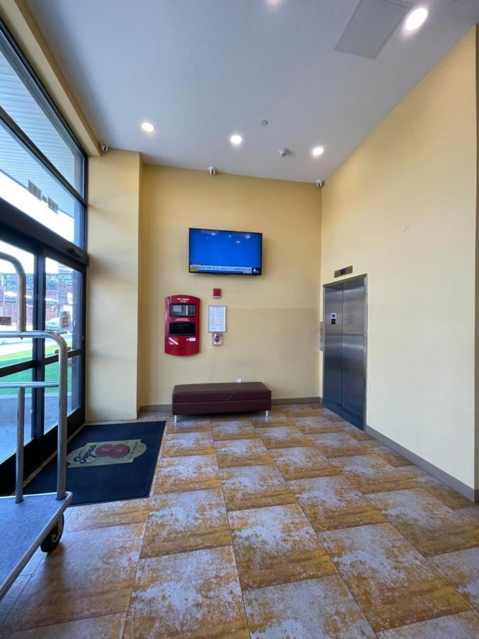 纽约 Super 8 By Wyndham Brooklyn Williamsburg酒店 外观 照片