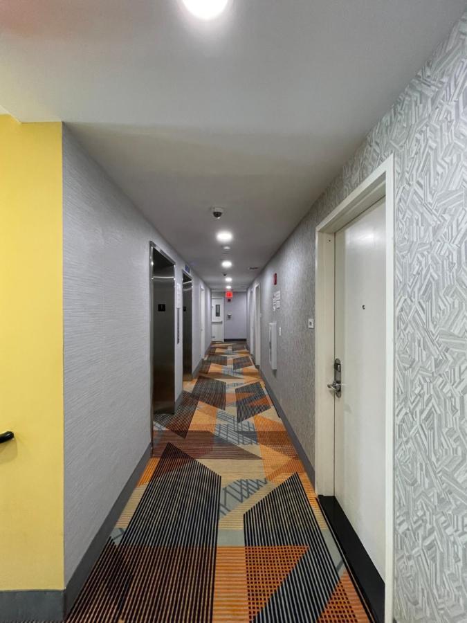 纽约 Super 8 By Wyndham Brooklyn Williamsburg酒店 外观 照片